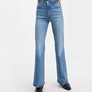 Levi’s Ribcage flare: medium blue